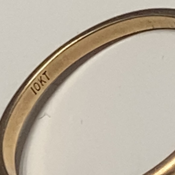 10k gold diamond cluster ring - Picture 2 of 2